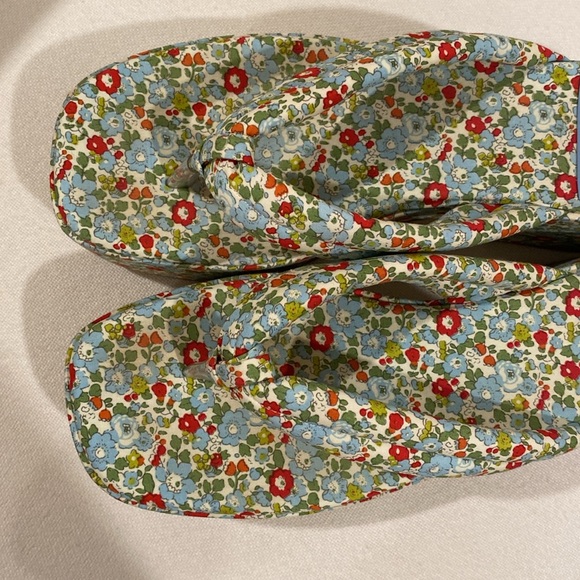 Jeffrey Campbell • Luau Green Floral Platform Flip Flop Sandals - Picture 3 of 7